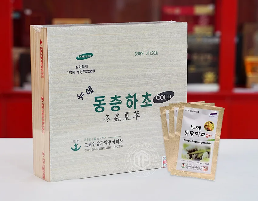 Nước đông trùng hạ thảo Hàn Quốc hộp gỗ 60 gói Nước đông trùng hạ thảo Hàn Quốc hộp gỗ 60 gói