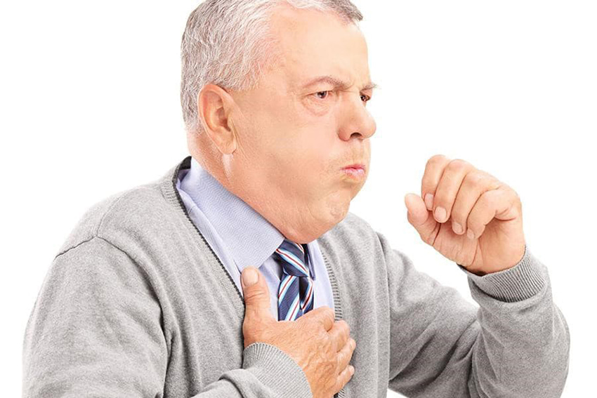 Người bị viêm phổi thường có triệu chứng ho, sốt, khó thở